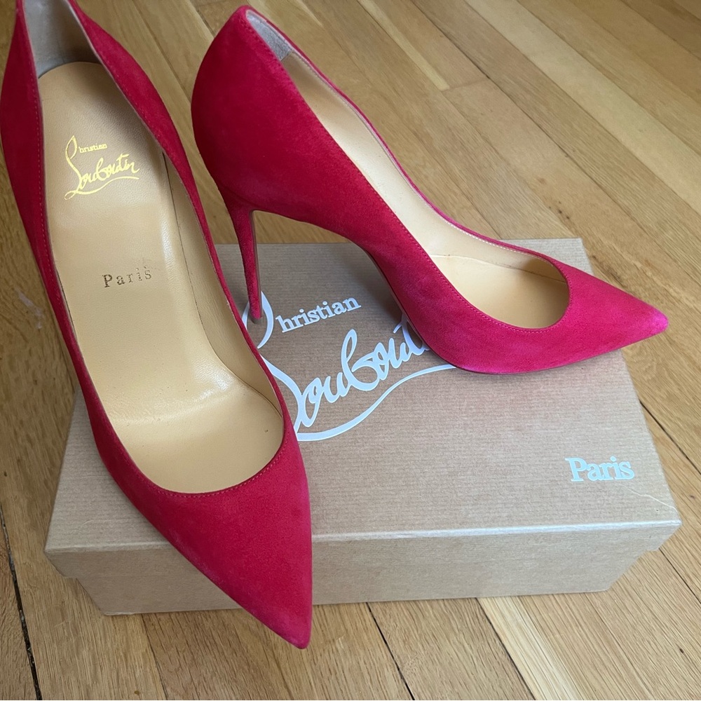 New in Box Fuscia Louboutin Suede Kate heels size 40